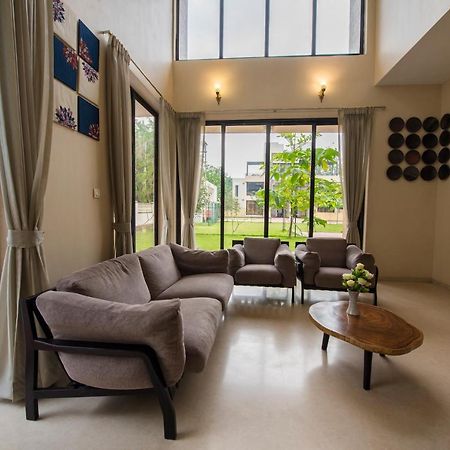 Stayvista'S Greenwoods Villa 10 - City-Center Villa With Private Pool, Terrace, Lift & Carrom Board Lonavala Extérieur photo