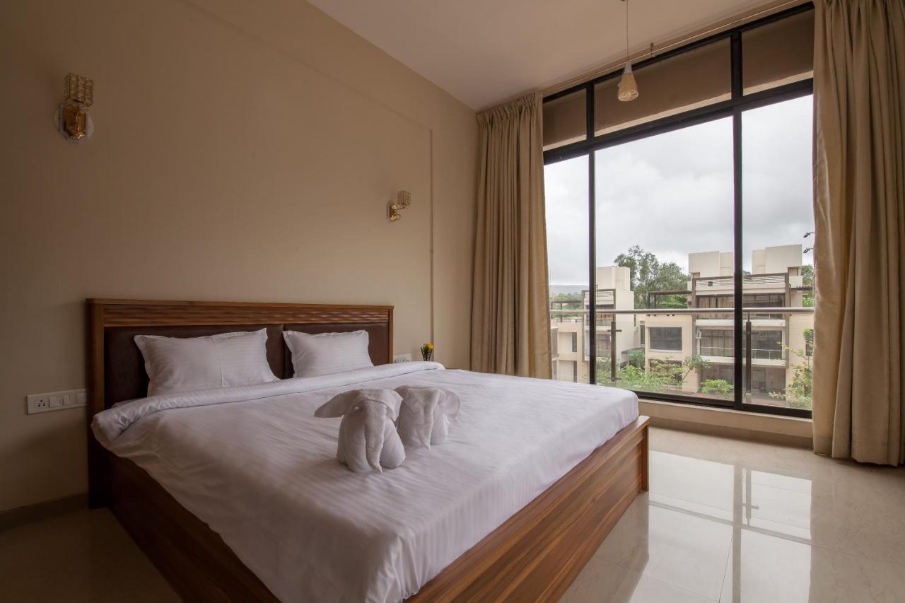 Stayvista'S Greenwoods Villa 10 - City-Center Villa With Private Pool, Terrace, Lift & Carrom Board Lonavala Extérieur photo