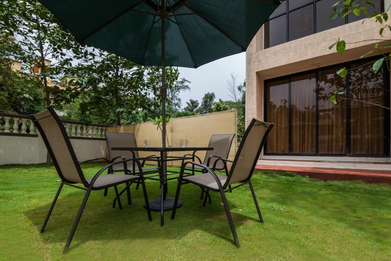 Stayvista'S Greenwoods Villa 10 - City-Center Villa With Private Pool, Terrace, Lift & Carrom Board Lonavala Extérieur photo
