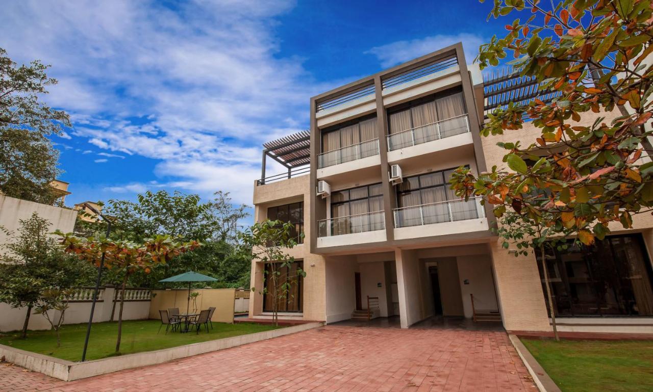 Stayvista'S Greenwoods Villa 10 - City-Center Villa With Private Pool, Terrace, Lift & Carrom Board Lonavala Extérieur photo